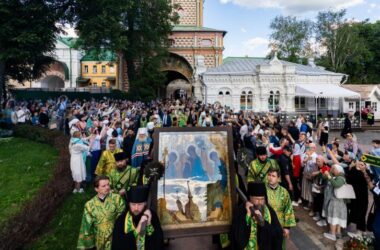 Икона преподобного Андрея Рублева «Троица» возвращена в Троице-Сергиеву лавру