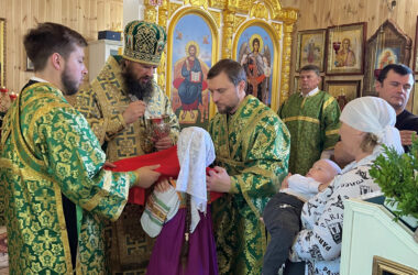 Митрополит Феодор возглавил литургию в храме Божией Матери «Спорительница хлебов»