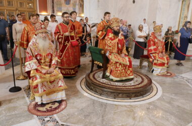 В день Отдания праздника Пасхи в Александро-Невском соборе совершено соборное богослужение