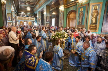 В первый день Апостольского поста митрополит Феодор возглавил Литургию в Казанском храме