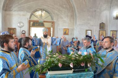 Архиерейское богослужение в храме Архистратига Божиего Михаила села Антиповка