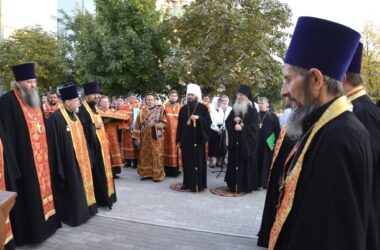 В Урюпинске состоялось открытие мемориальной доски в честь священномученика Николая Попова