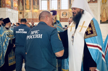 В Александро-Невском соборе состоялся молебен перед иконой Божией Матери «Неопалимая Купина»