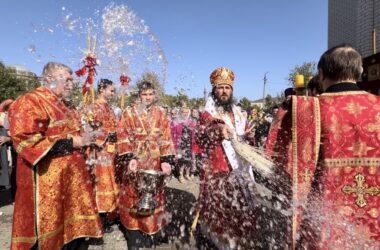 Митрополит Феодор совершил Литургию в храме святых мучениц Веры, Надежды, Любови и матери их Софии