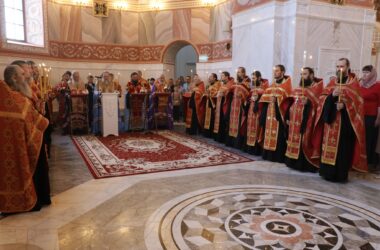 В канун дня памяти святого князя Александра Невского в главном храме Волгограда совершено Всенощное бдение