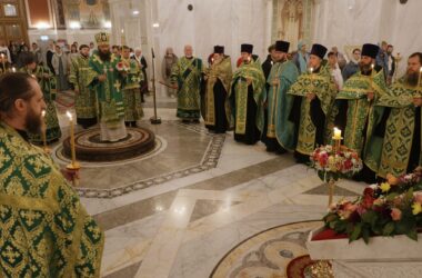 Митрополит Феодор возглавил Всенощное бдение в канун дня памяти своего небесного покровителя