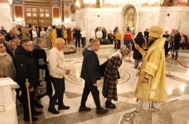 В новогоднюю ночь митрополит Феодор совершил Божественную литургию