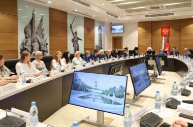 Доклад митрополита Феодора на круглом столе в Волгоградской областной Думе