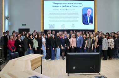 Писатель Виктор Николаев встретился со студентами