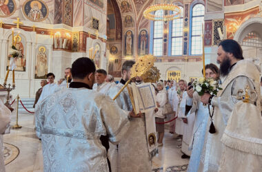 Митрополит Феодор совершил Всенощное бдение накануне Вознесения Господня