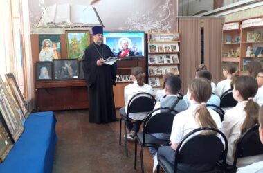 Школьникам рассказали о подвигах святых защитников Отечества