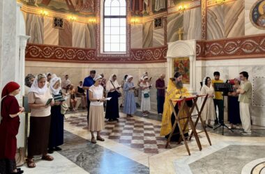 Молебен в защиту жизни отслужен в Александро-Невском кафедральном соборе