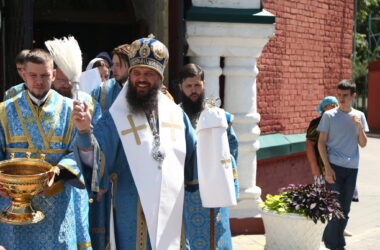 Ты бо еси Божественный покров рабом Твоим