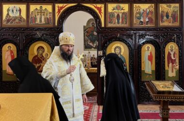 Митрополит Феодор возглавил Литургию в Свято-Вознесенской обители