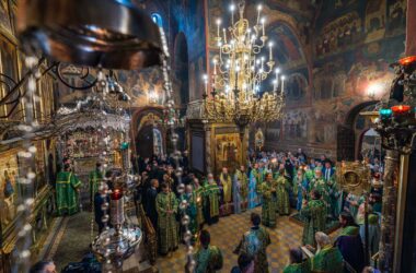 В канун дня памяти преподобного Сергия Радонежского в Троице-Сергиевой лавре совершены торжественные богослужения