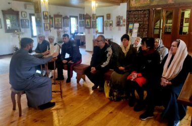 В храме Богоявления Господня состоялась просветительская беседа