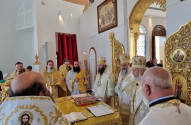 Митрополит Феодор сослужил за Божественной литургией митрополиту Антонию в русском храме г. Захле