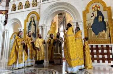 Митрополит Феодор совершил богослужение воскресного дня