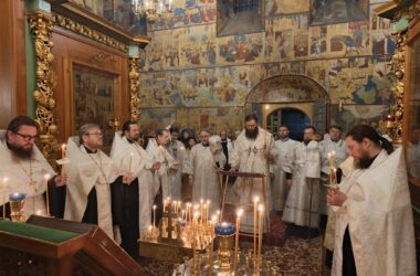 Митрополит Феодор молитвенно почтил память своего духовного наставника