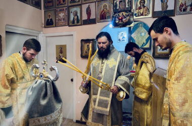 Митрополит Феодор совершил Литургию в храме святой мученицы Надежды Ажгеревич