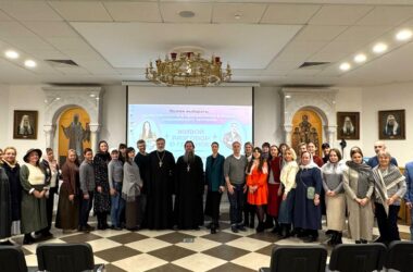 Разговор о нравственности и работе с детьми состоялся в Александро-Невском соборе