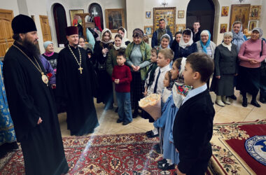 Радуйся, Дево, христиан похвало; радуйся, яко блажат Тя вси роди