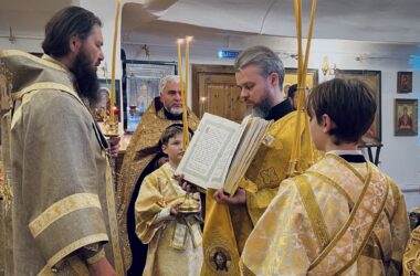 Митрополит Феодор совершил Всенощное бдение в храме святого князя Александра Невского поселка Ельшанка