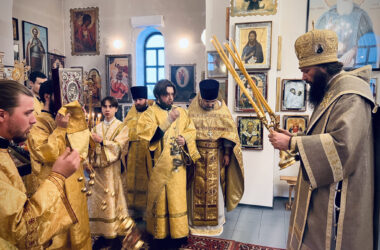 Митрополит Феодор совершил богослужение воскресного дня