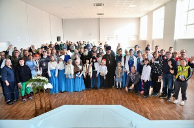 Прихожане волгоградских храмов поздравили жителей Волгоградского дома социального обслуживания с Рождеством Христовым