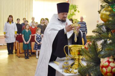 «Радость всему миру»: священнослужители посетили обездоленных, болящих и находящихся в узах