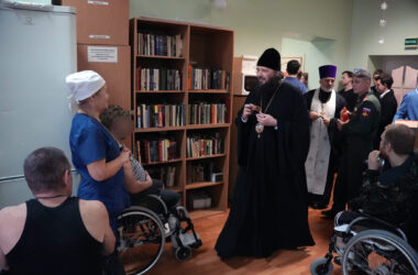 Митрополит Феодор посетил раненых бойцов