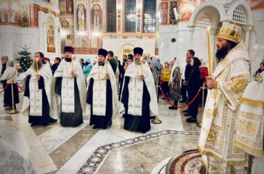 В канун воскресного дня митрополит Феодор совершил Всенощное бдение