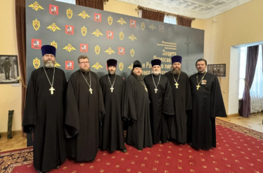 Пленарное заседание военного духовенства началось с соборной молитвы