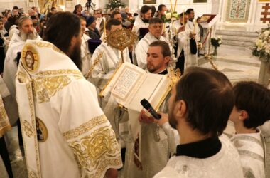 В канун праздника Рождества Христова в Александро-Невском соборе совершено архиерейское Всенощное бдение