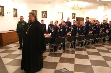 В Александро-Невском кафедральном соборе прошла экскурсия для кадет