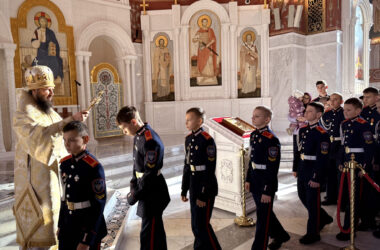 Кадеты помолились на архиерейской Литургии в день памяти блаженной Ксении Петербургской