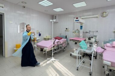 Волгоградский родильный дом освящен после ремонта