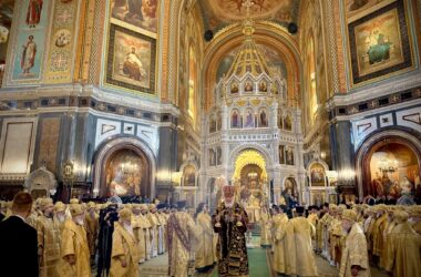 Митрополит Феодор сослужил Святейшему Патриарху Кириллу в семнадцатую годовщину интронизации за Литургией