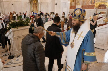 Митрополит Феодор совершил Литургию в праздник Сретения Господня