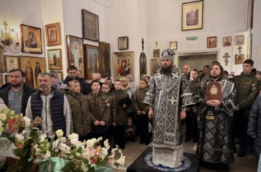 Митрополит Феодор совершил Литургию Преждеосвященных Даров в храме святых мучеников Флора и Лавра