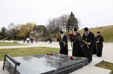 Архипастыри, прибывшие на торжества, посетили Мамаев курган