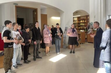 Школьники узнали историю храма святых мучениц Веры, Надежды, Любови и матери их Софии