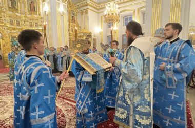 Митрополит Феодор принимает участие в чествовании Феодоровского образа Пресвятой Богородицы в Костроме