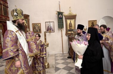 Митрополит Феодор совершил Литургию Преждеосвященных Даров в день память пророка Иоанна Предтечи