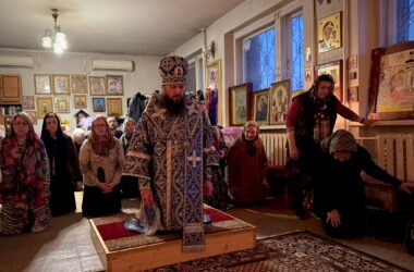 Митрополит Феодор совершил Литургию Преждеосвященных Даров в храме Рождества Христова