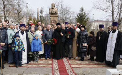 Митрополит Феодор освятил памятник святителю Луке