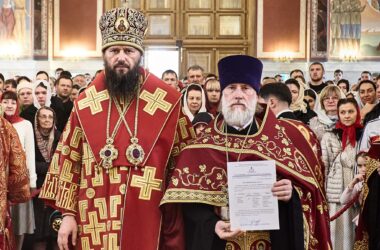 Митрополит Феодор вручил награды клирикам Волгоградской епархии