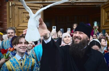 Архангельский глас вопием Ти, Чистая: Радуйся, Благодатная, Господь с Тобою