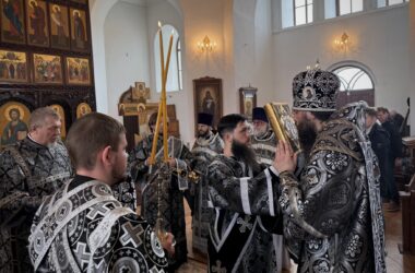 Митрополит Феодор возглавил богослужение в Свято-Вознесенской обители