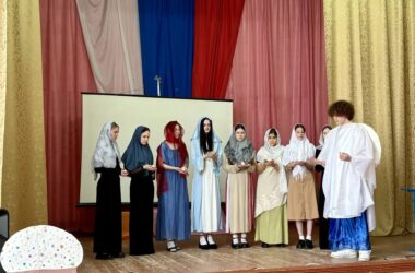 Студенты показали спектакль о женах-мироносицах